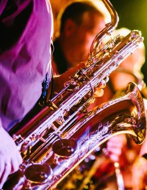¡Elige un festival de jazz y planea tu viaje!